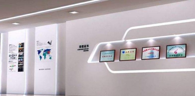 現代化的大型企業辦公室文化墻裝修效果圖